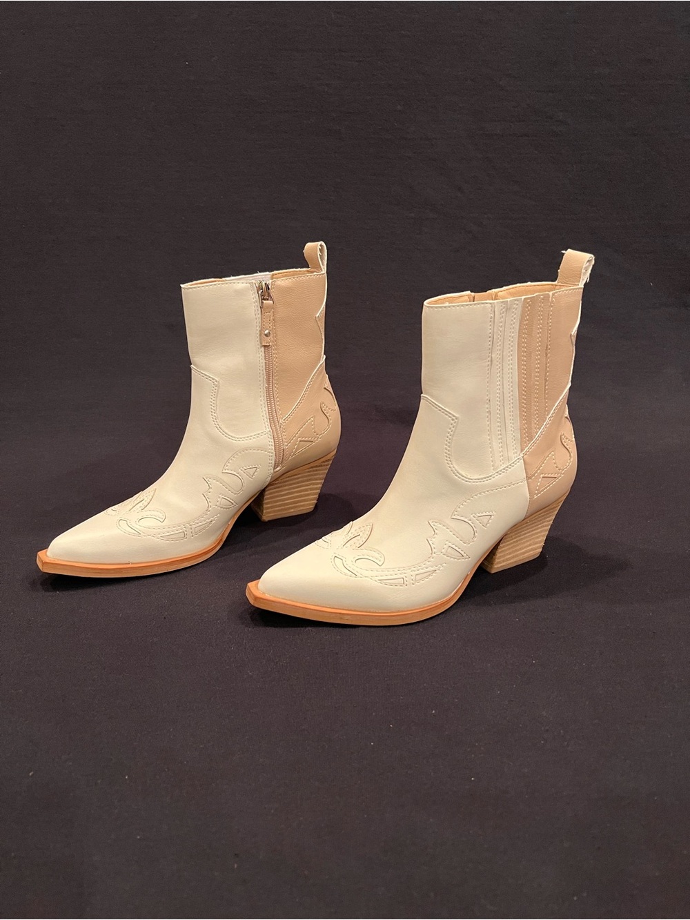Mi.iM Two Tone Cream Tan Snipped Toe Western Cowboy Ankle Boots Booties 6 NEW